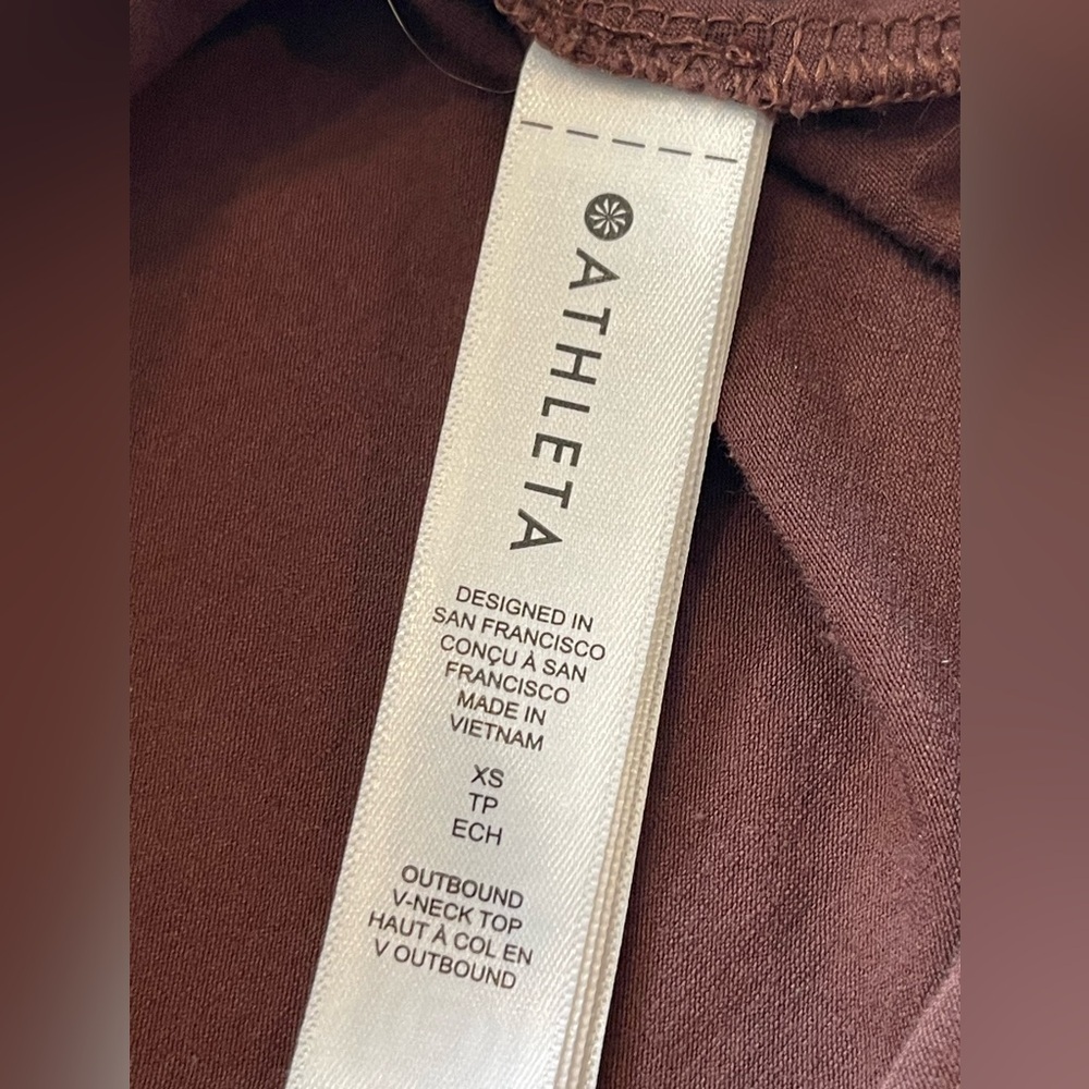 Athleta Outbound Chocolate Brown V-Neck Long Sleeve Ruched Tee, Athleisure, XS - Picture 7 of 16